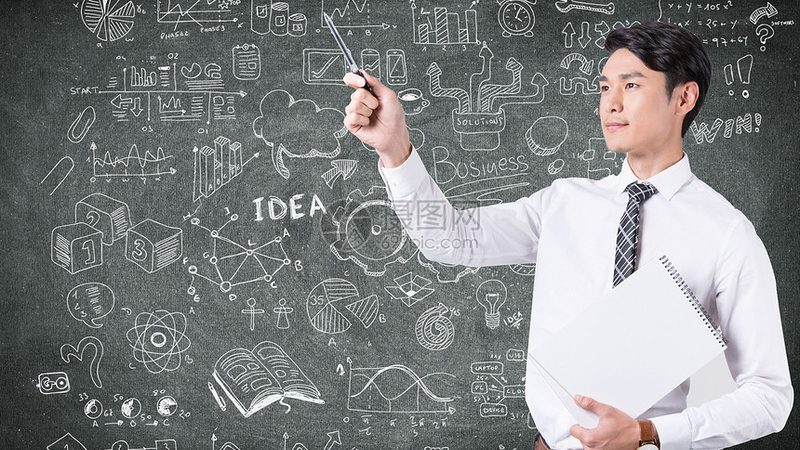 小标题：传统教育与现代教学的碰撞