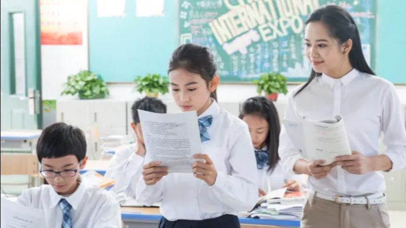 在选择少儿编程平台时，家长可以从以下几个方面进行考量：