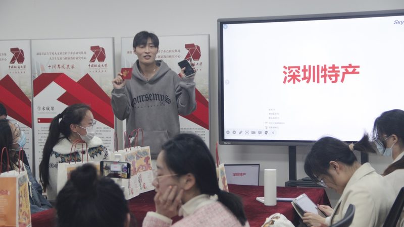 小标题：PPT模板的重要性